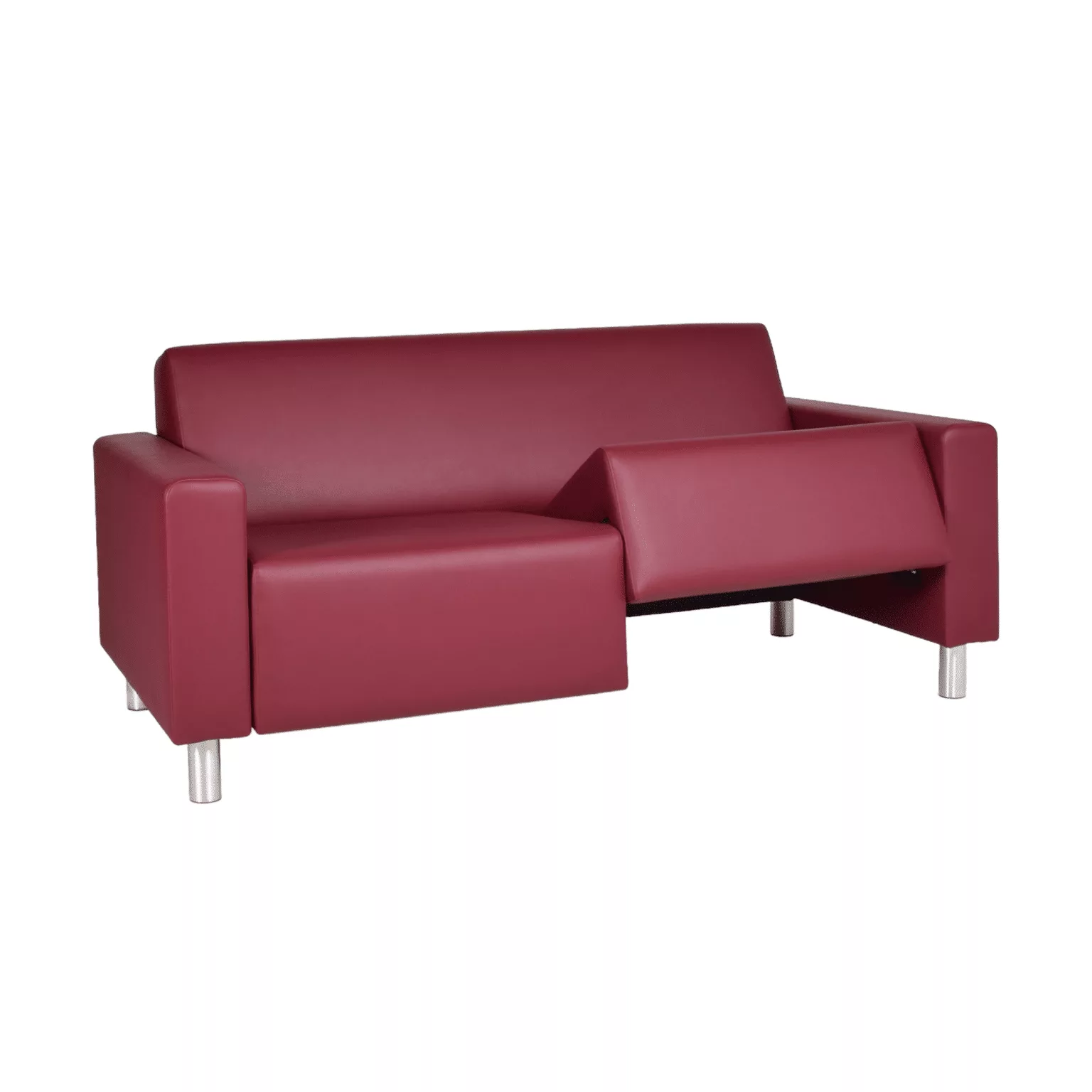 Rode loungebank op zilveren meubelpoten met uitneembare zittingen.